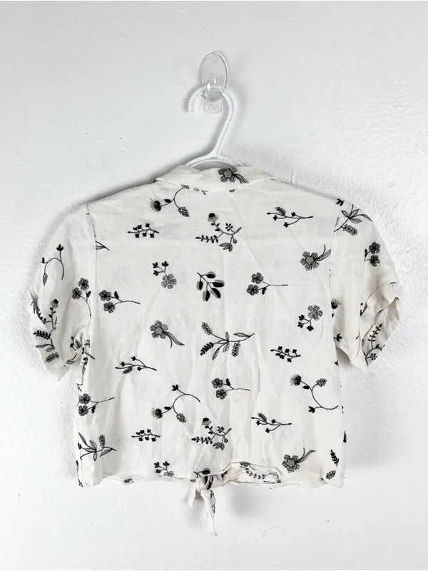 KIRIOUS Floral Embroidered Linen Blend Short Sleeves Tie Front Crop Top Small - Image 2