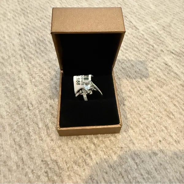 Elegant Silver Women's Ring - Image 7