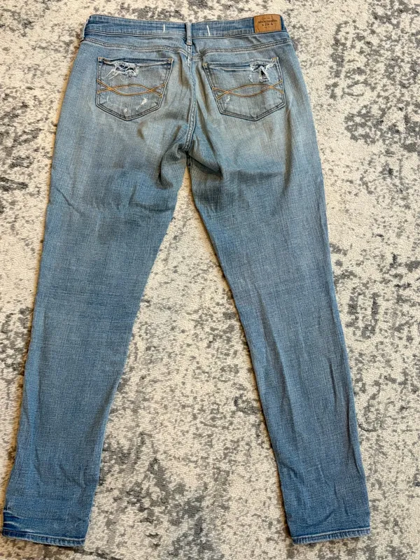 Abercrombie Jeans size 6 - Image 2