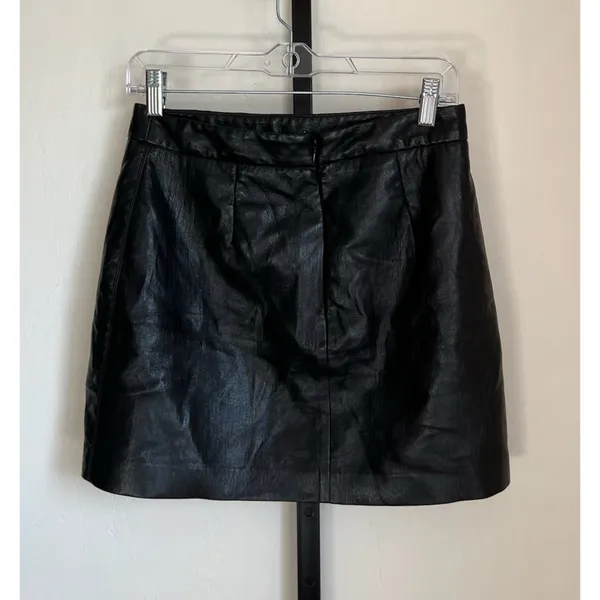 Aritzia Wilfred Patio Faux Leather Skirt Size 8 - Image 3