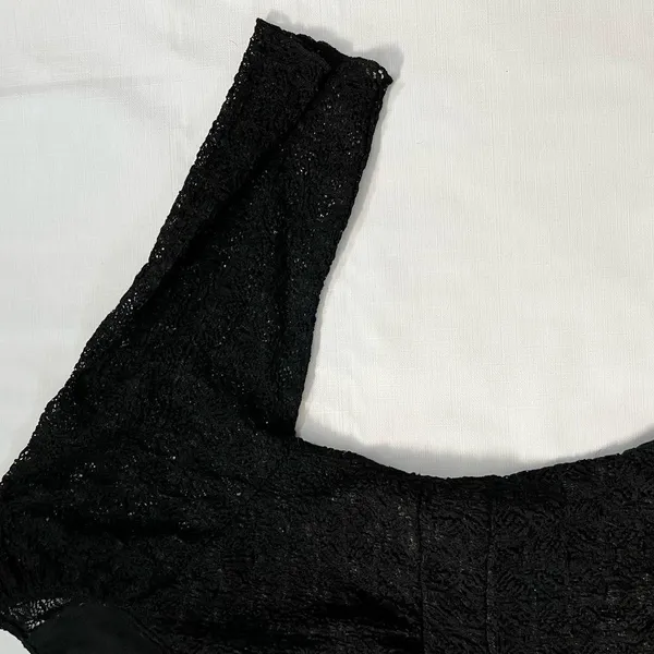Elegant Black Lace Top Size L - Image 4