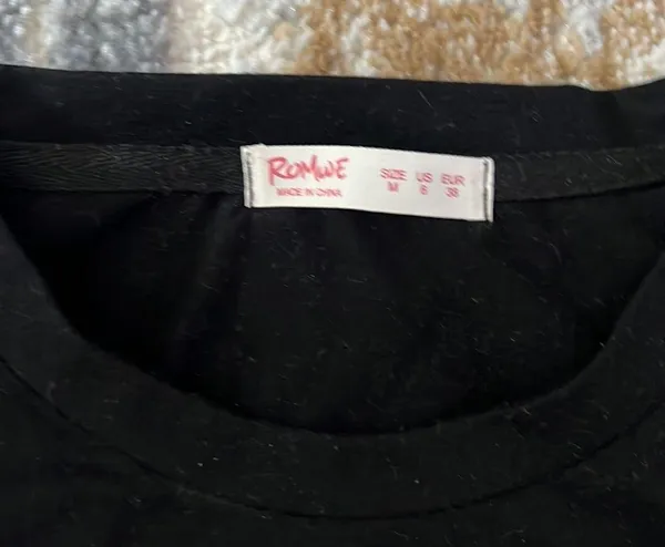 Graphic Tee Size M - Image 2