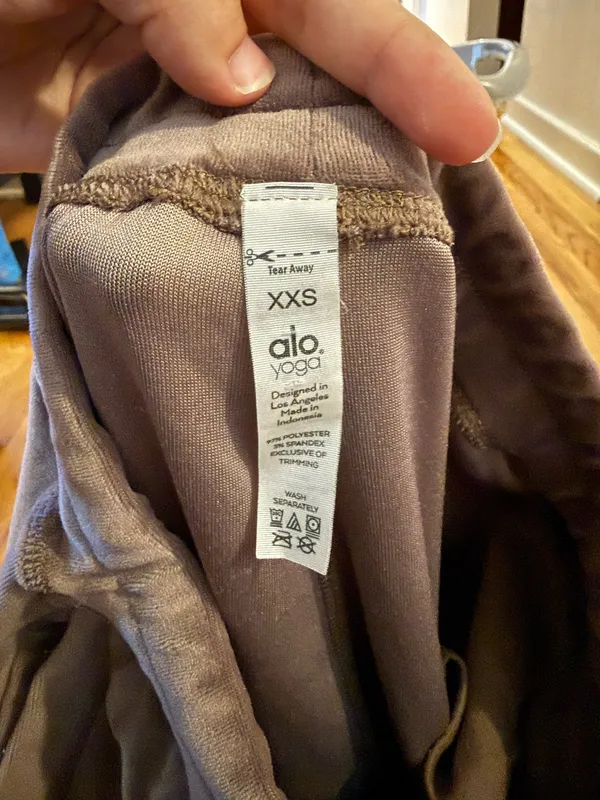 Alo Yoga Matching Set - Image 4