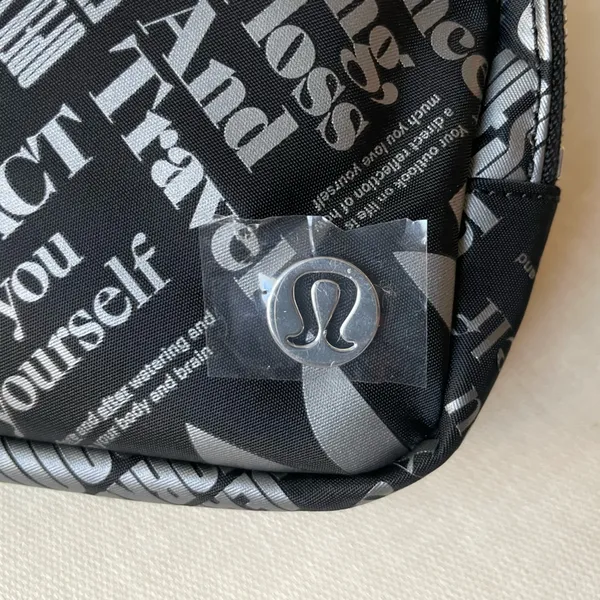 Lululemon Everywhere Belt Bag 1L Manifesto - Image 2