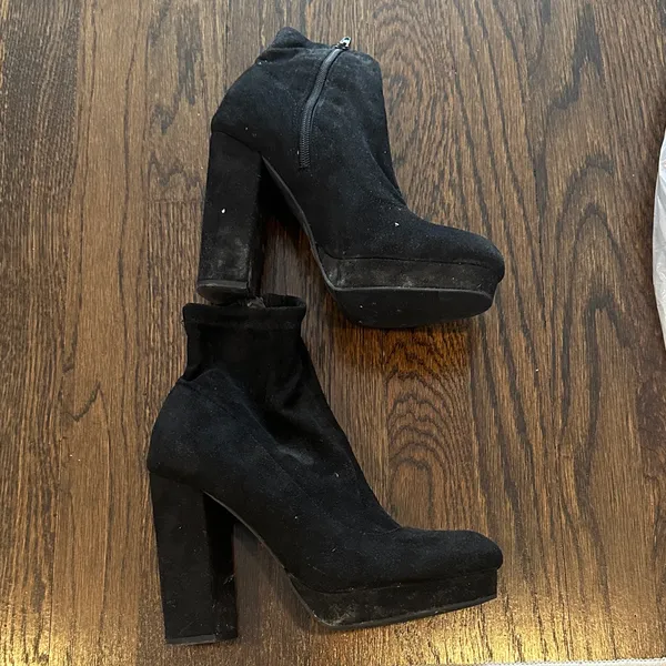 Women’s Black Boots Size 7.5 - Image 4