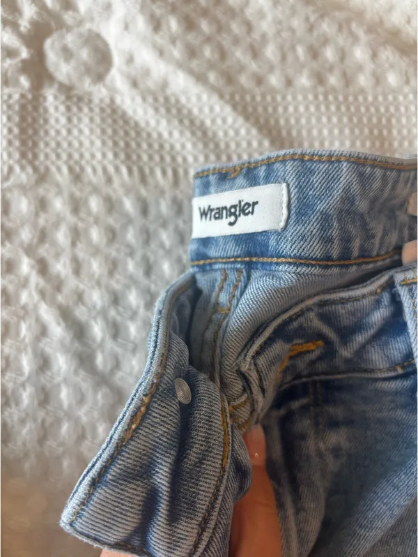 30 x 34 Wrangler boot cut jeans high-rise - Image 2