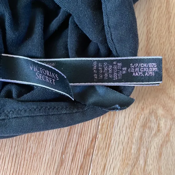 Victoria's Secret Sports Bra Womens Small Black Spell Out Logo Athletic - Image 5