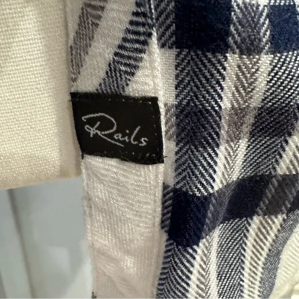 Rails Women’s White Navy Plaid Rayon Button Up Blouse size Small‎ preppy - Image 4