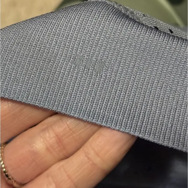 Lululemon Top Womens 8 Gray Perforated Long Sleeve Athletic Running‎ Active - Image 5
