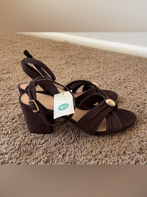 A New Day NWT Elegant Minimalist Strappy Heels Brown Block Heel Gold Accent Women 9.5 - Image 9