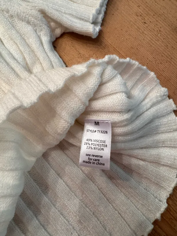 White Ribbed Short Sleeve Cropped Sweater Size M - Image 2
