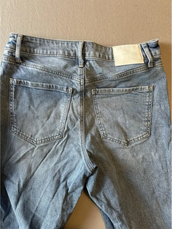 Express Relaxed Straight Ankle High-Rise Jeans Size 6R Light Wash - Image 9