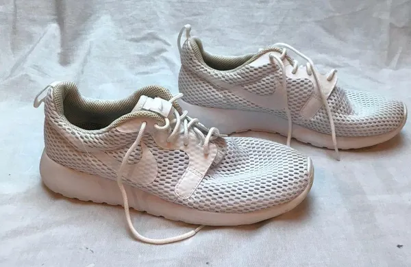 NIke Sneakers White Size 7 - Image 4