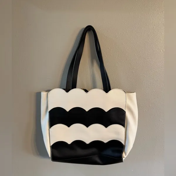 Betsey Johnson Wavy Days Bee Striped Purse - Image 6
