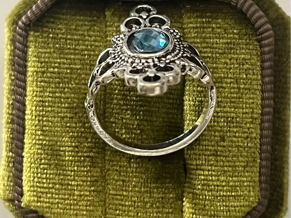 Vintage/Elegant Design Faux Aqua Marine Gemstone Statement Ring Size 7 - Image 3