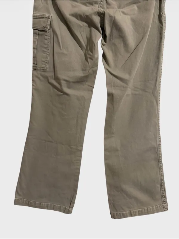 The North Face Women's Straight Leg Cargo Pants in Khaki - Image 6