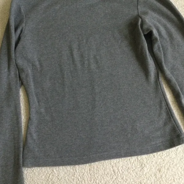 Vintage Gray Crewneck Long Sleeve Top -Sz Medium - Image 4