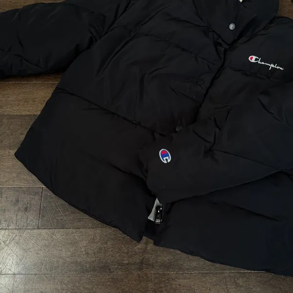 Champion black puffer damen jacket coat small - Image 4