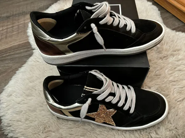 ShuShop Sneakers - Image 2