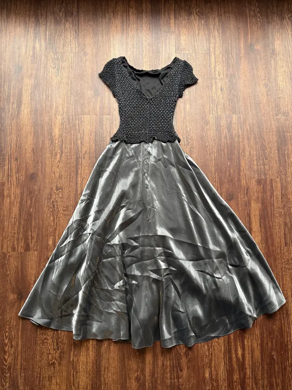 JS Collections Vintage 90s Y2K Whimsygoth Silver Metallic Evening Gown- Size 2 - Image 2