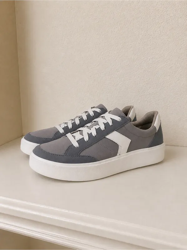 Dr. Scholl's Madison Platform Sneaker Low-Top Sneakers in Light Gray and White - Image 2