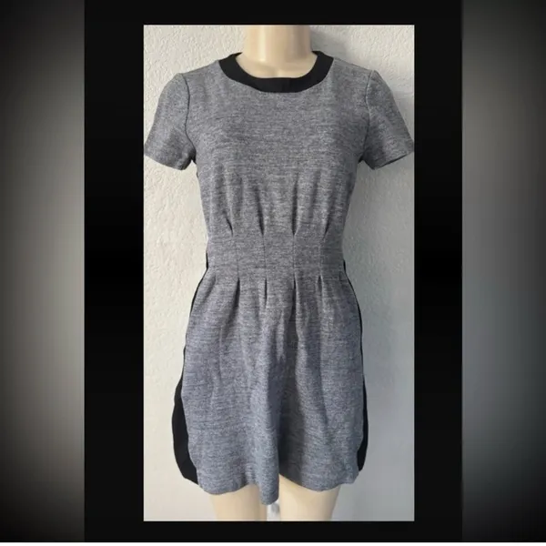 Madewell Grey Knit Pleated Fit & Flare Dress Black Trim Size 4 Short Sleeve - Image 2