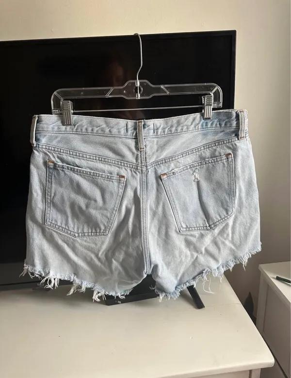 Abercrombie Curve Love The Boyfriend Short Mid Rise - Image 2