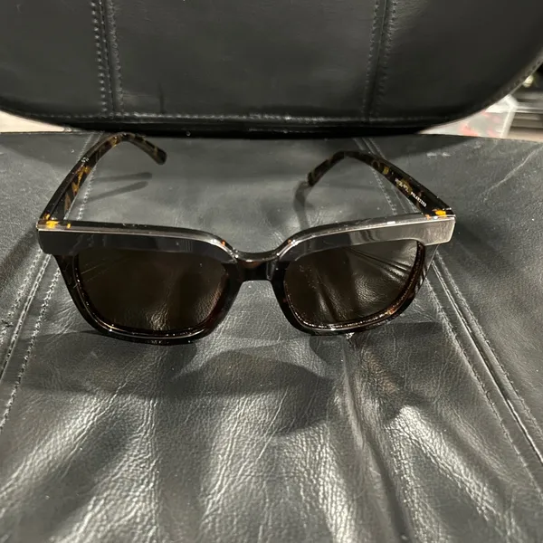Stylish Tortoise Shell Sunglasses Brown - Image 7