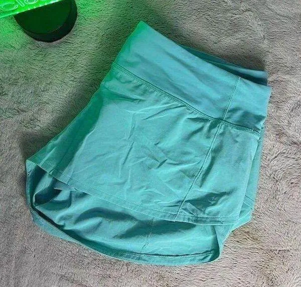 Lululemon Women's Speed Up Shorts 2.5" Green Size 10 Activewear - Image 6