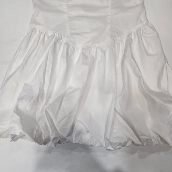 NIA Tamara Dress in White - Image 4