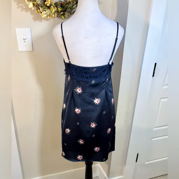 Abercrombie & Fitch Navy Floral Satin Slip Dress Eyelash Lace Sz S💛 - Image 6