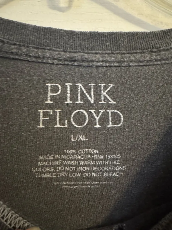 Pink Floyd World Tour '87 Black Cropped Band shirt distressed - Image 4