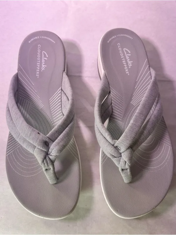 Clarks Light Gray Padded Thong Sandal - Image 4