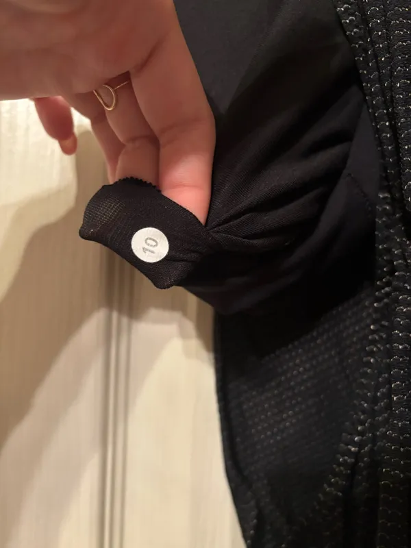 Lululemon No Limits Tank Top Built-In Bra - Image 4