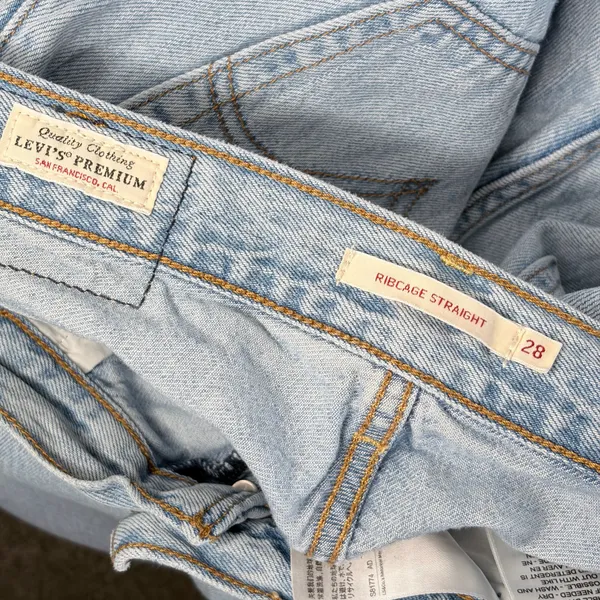 Levi’s Ribcage Straight Ankle Jeans - Image 4