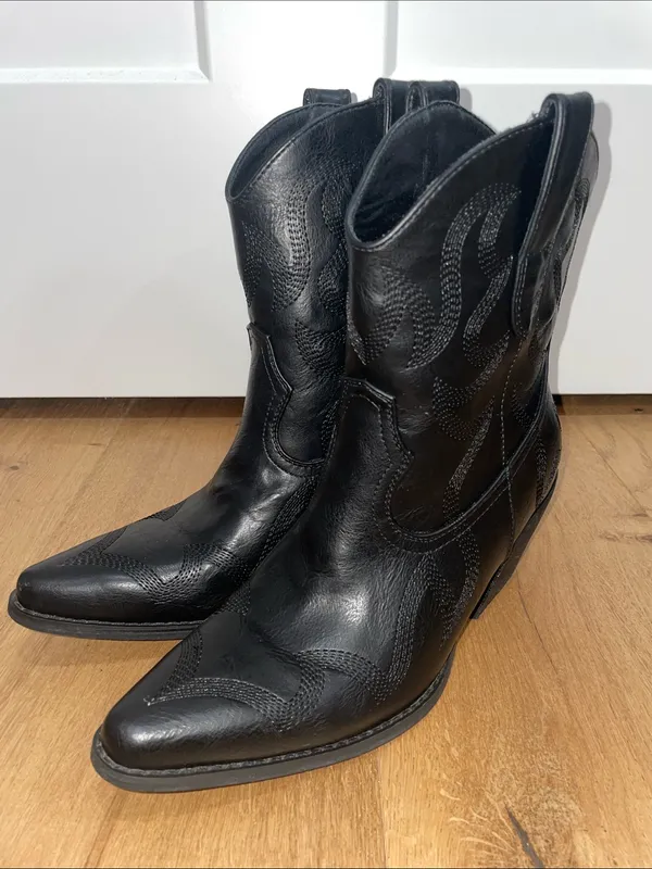 Women’s Black Fashion Cowgirl Western Ankle Boots Mid Heel Size 7 - Image 5