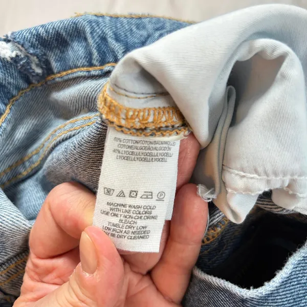 We the Free womens high rise crop straight leg jeans. Sz 25. distressed fray hem - Image 4