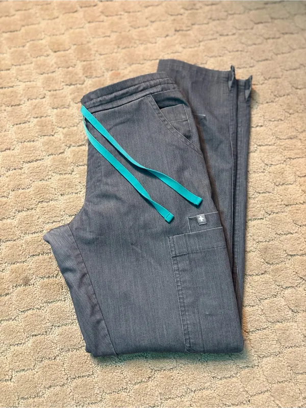 Figs Yola Scrub Pants Graphite Gray Skinny Leg Cargo Bottoms Size XXS/P - Image 3