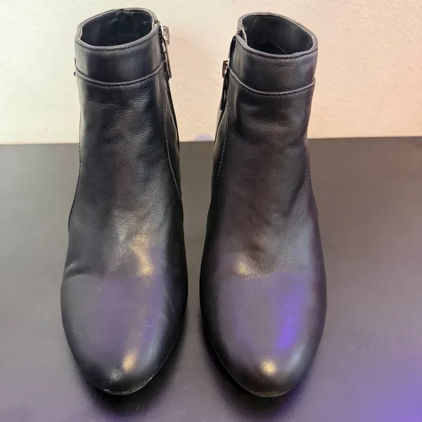 Bandolino Black Leather Ankle Boots Bit Detail Side Zip Heel Womens 8M‎ - Image 3
