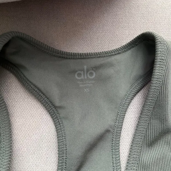 Alo Yoga Goddess Ribbed Cropped Racerback Tank Dark Cactus XS - Image 3