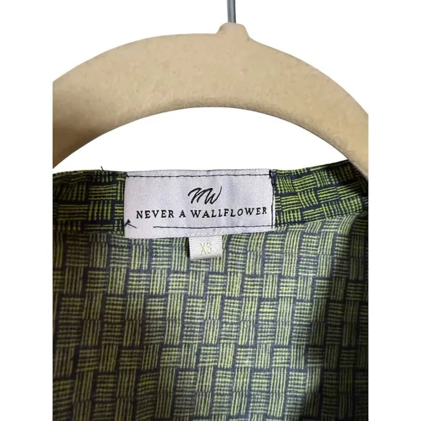 Never a Wallflower Green Short Sleeve Top Sz. XS - Image 2