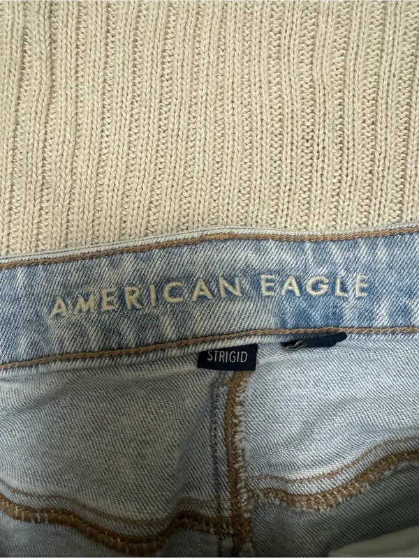American Eagle Mom Jeans - Image 4