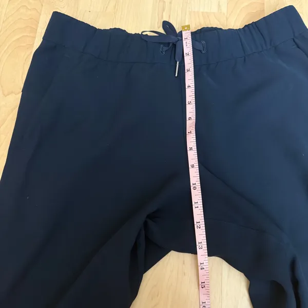 LULULEMON On The Fly Crop Woven 23" In True‎ Navy Size 10 - Image 7
