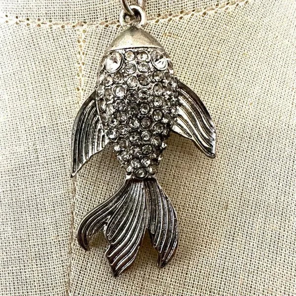Vintage silver tone fish rhinestone pendant necklace - Image 11