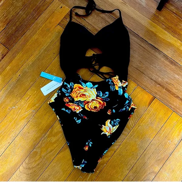 NWT Cupshe Black Floral Print Halter Tummy Control One Piece Swimsuit Sz M - Image 3