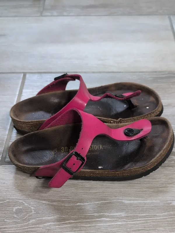 Birkenstock Patent Pink Gizeh Sandals | Women's 38 Birkenstock Gizeh Sandals - Image 3