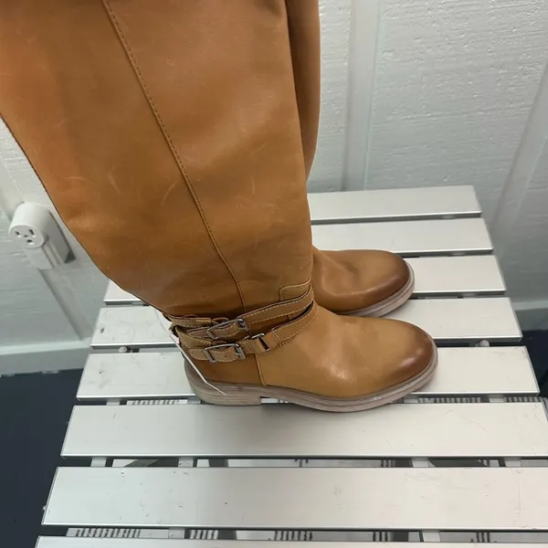 Sam Edelman Tan Boots with Zipper Size 6 NWOT - Image 3
