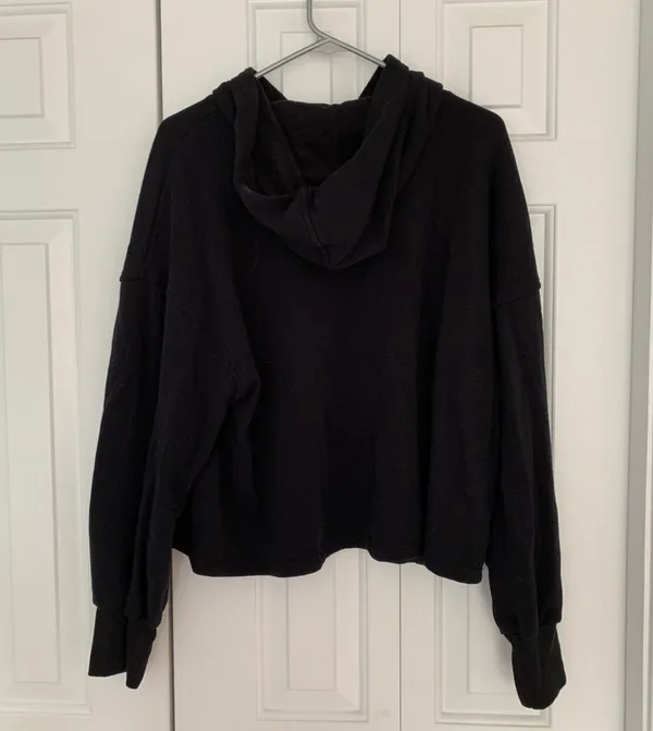 Old Navy Cropped Sweatshirt - Image 3