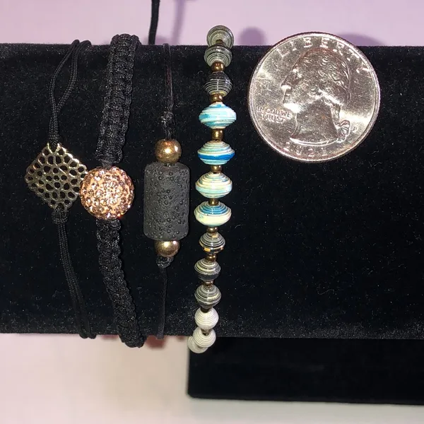 Elegant Black and Gold Tone Paper Beaded Rhinestone Bracelet Set - Image 2