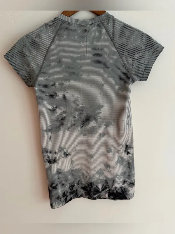 Lululemon Swiftly Tech Short Sleeve Tee Shibori Stripe Graphite Grey Size 4 - Image 4